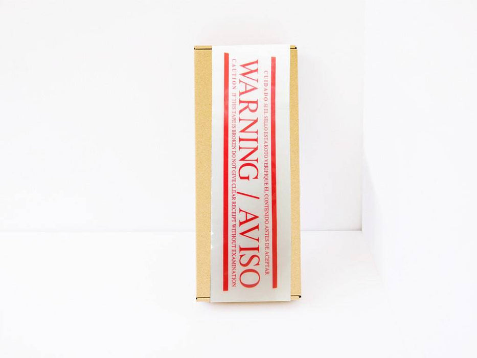 Warning / Aviso Carton Sealing Tape applied on a shipping box